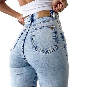 CHIPRE High-Rise Skinny Jeans in Light Blue Wash